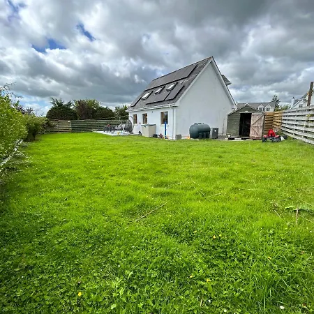 Gated Community 4 Bedroom Country & Escape Гори