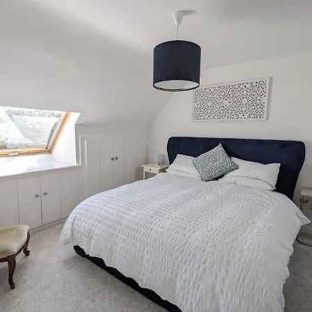 Gated Community 4 Bedroom Country & Escape