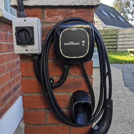 Gated Community 4 Bedroom Country & Escape * Гори