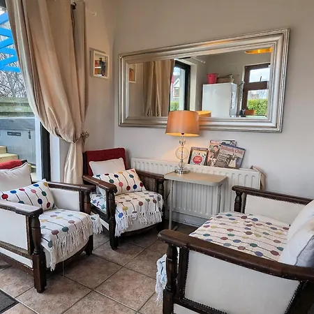 Gated Community 4 Bedroom Country & Escape