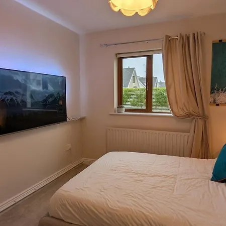 Gated Community 4 Bedroom Country & Escape