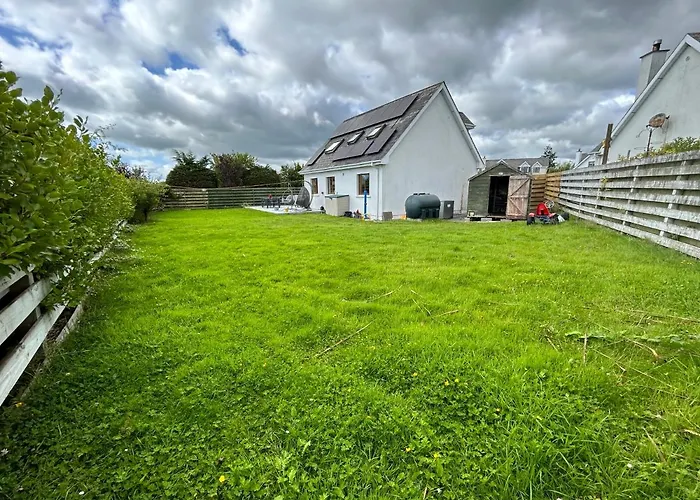 Gated Community 4 Bedroom Country & Escape Gorey