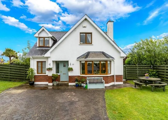 Gated Community 4 Bedroom Country & Escape Gorey