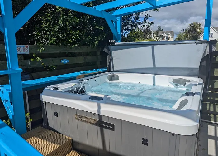 Gated Community 4 Bedroom Country & Escape