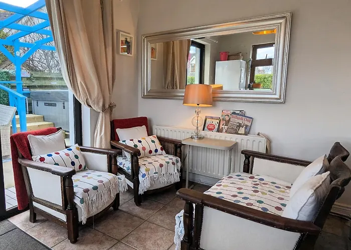 Gated Community 4 Bedroom Country & Escape