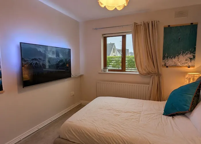 Gated Community 4 Bedroom Country & Escape